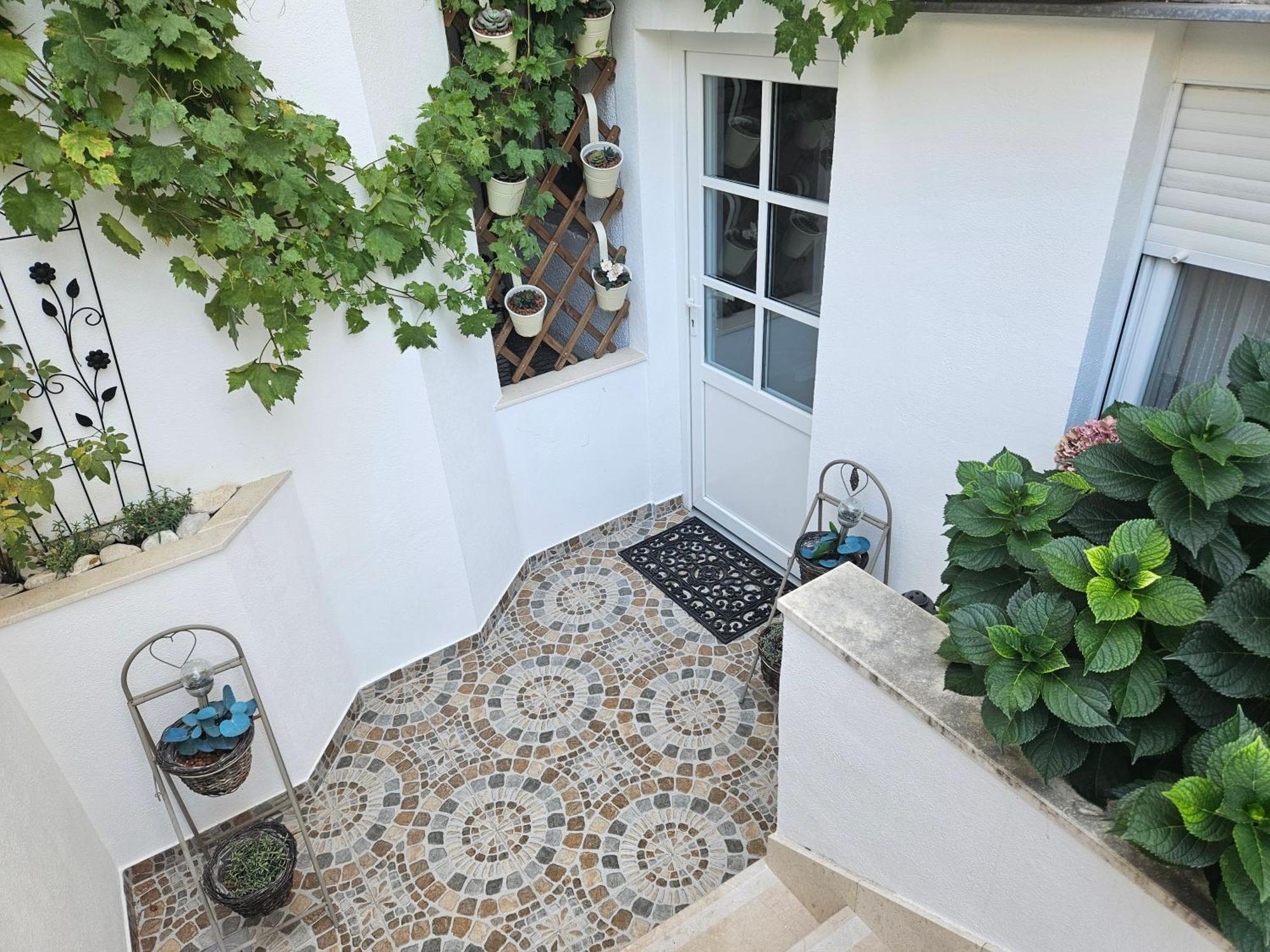 Apartmani Mirona - Tučepi Buitenkant foto